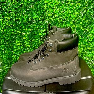 Timberland 6" Premium Waterproof Boots
Size: boys 7